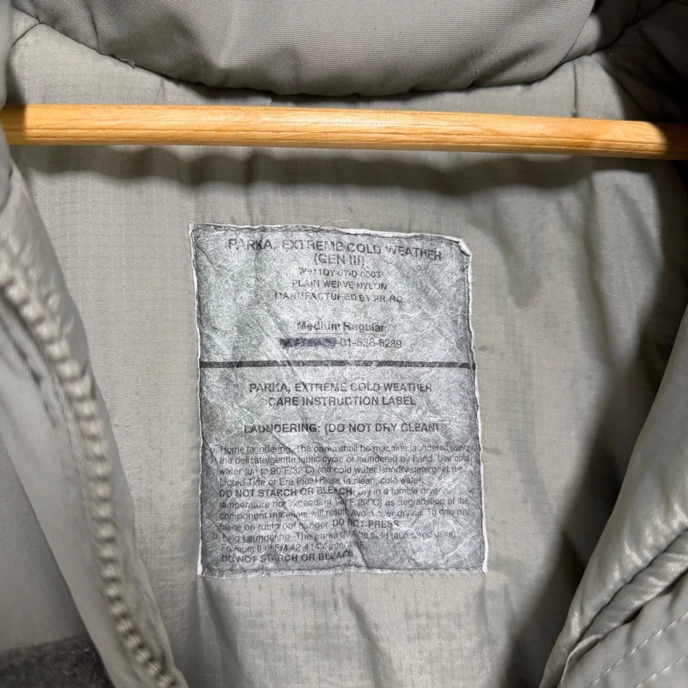 US Military Gen III Level 7 Extreme Cold Weather Parka Gray Medium Regular FLAWS